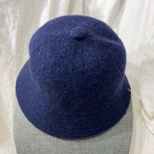 NWOT..BUCKET HAT 100% WOOL UNISEX MADE UP LIKE A KANGO STYLE. ONE SIZE FIT ALL.